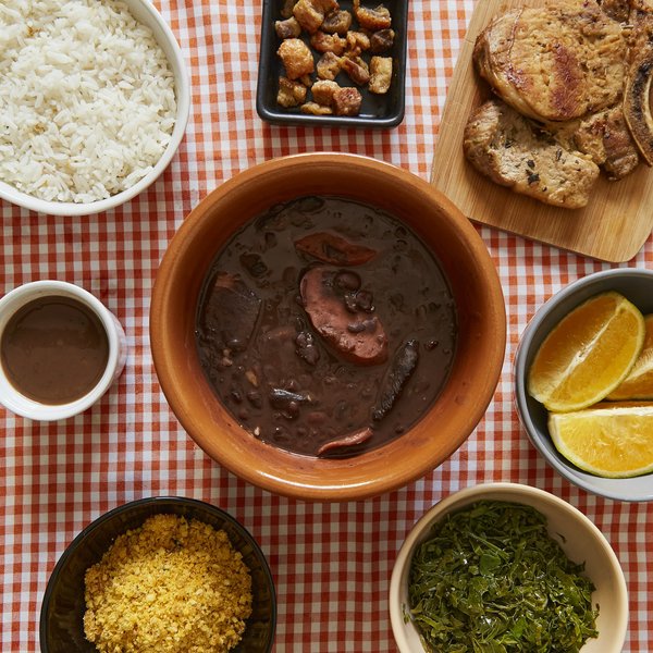 How to Create a Gourmet Brazilian Feijoada with Black Beans and Smoked Meats?